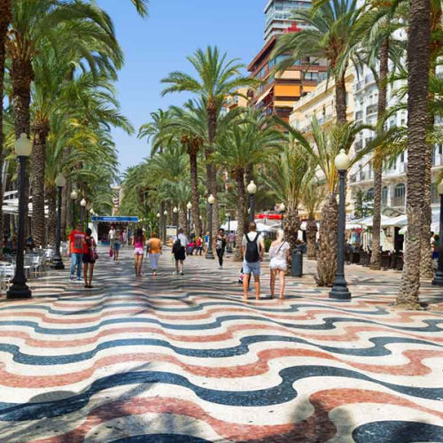 Vivir en Alicante el paseo junto a la Darsena del Puerto Maritimo de Alicante donde podras pasear y disfrutar de la brisa mediterranea 600x600