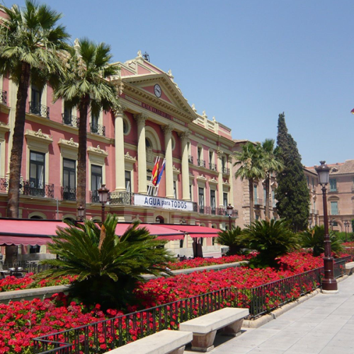 Vivir en Murcia  La Glorieta de España donde se halla el Ayuntamiento de la ciudad de Murcia y un entorno paisajistico de singular belleza 600x600